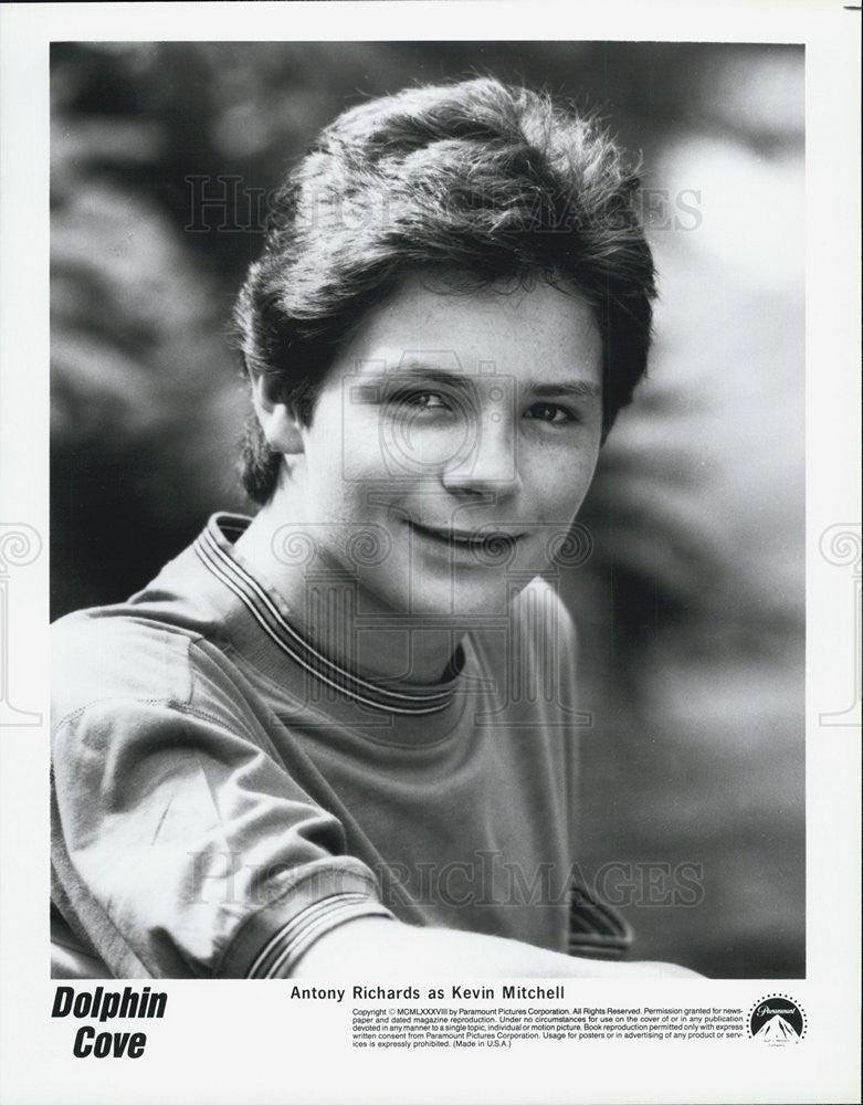 1989 Press Photo Antony Richards in &quot;Dolphin Cove&quot; - Historic Images