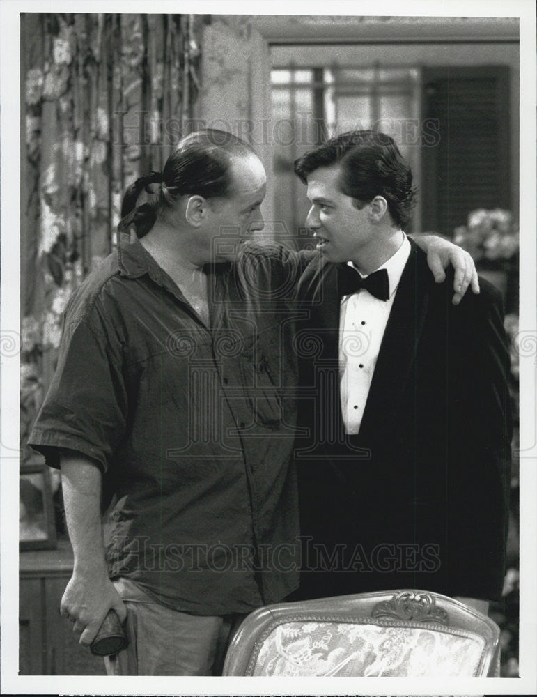 Press Photo John Cryer, Dennis Lipscomb in &quot;The Famous Teddy Z&quot; - Historic Images