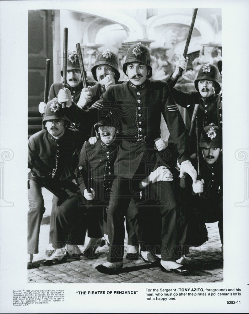 1983 Press Photo Tony Azito in &quot;The Pirates of Penzance&quot; - Historic Images