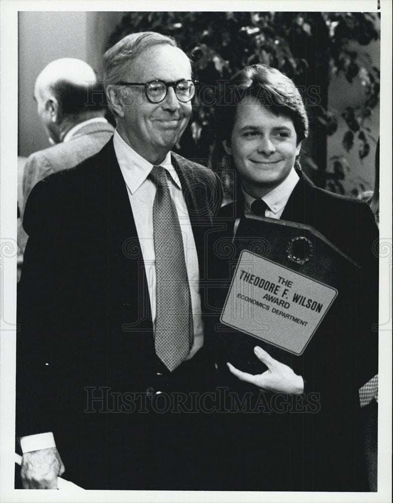 1987 Press Photo Michael J Fox &amp; Mason Adams on &quot;Family Ties&quot; - Historic Images