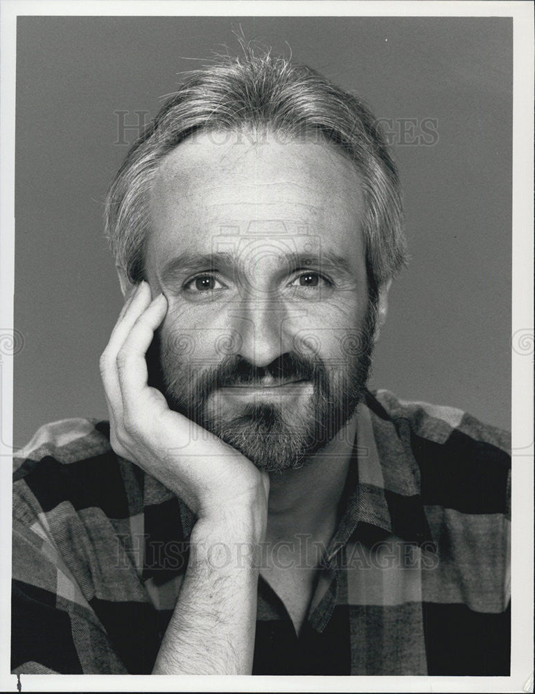 1987 Press Photo Actor Michael Gross Starring In NBC/TV&#39;s Series &quot;Family Ties&quot; - Historic Images