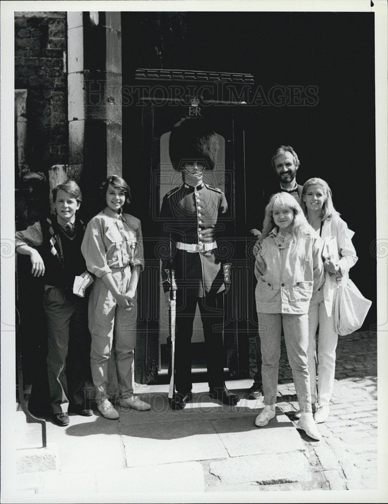 1985 Press Photo The Cast Of NBC/TV&#39;s &quot;Family Ties&quot; On Location In London - Historic Images