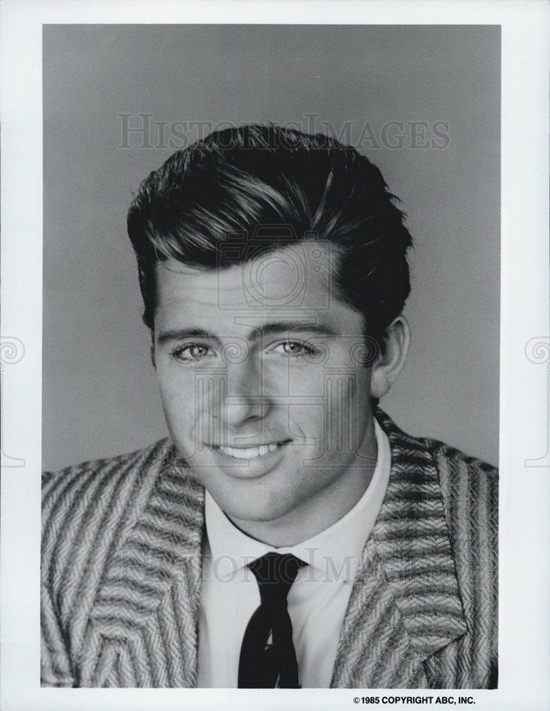 1985 Press Photo Maxwell Caulfield in &quot;Dynasty II: The Colbys&quot; - Historic Images