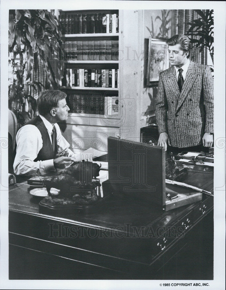 1985 Press Photo Actors Maxwell Caulfield And Charlton Heston In &quot;The Colbys&quot; - Historic Images