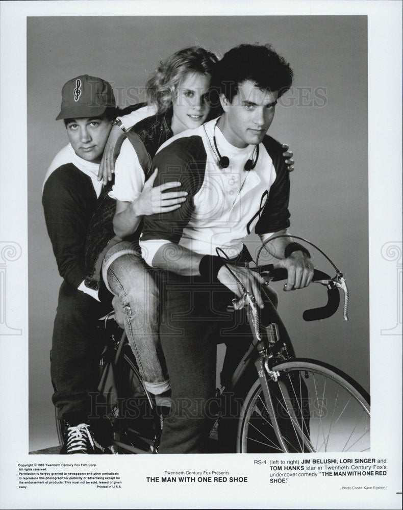 Press Photo Jim Belushi, Lori Singer, Tom Hanks in &quot;The Man With One Red Shoe&quot; - Historic Images