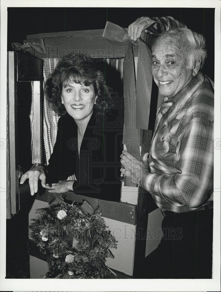 1987 Press Photo Lynn Redgrave Allen Funt Candid Camera Comedy Christmas Special - Historic Images