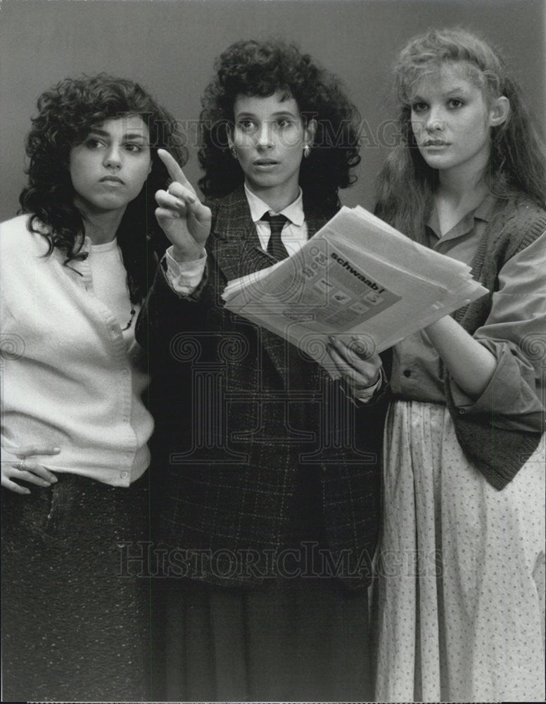 1987 Press Photo Actresses Theresa Saldana Karen Petrasek Khrystyne Haje - Historic Images