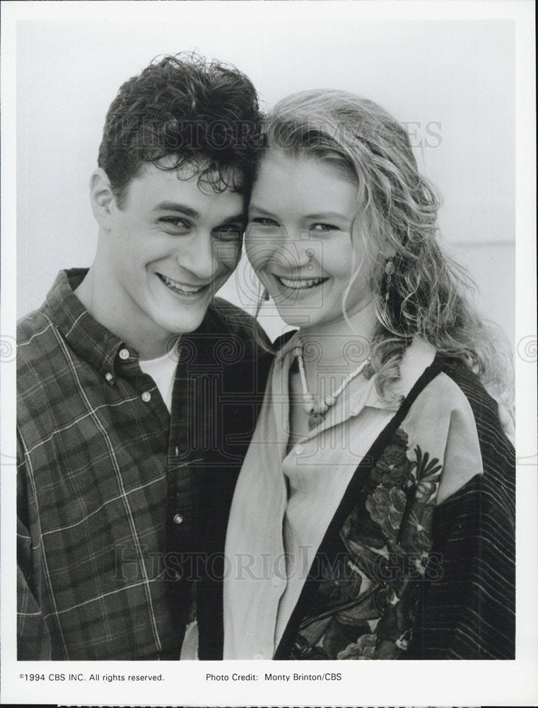 1994 Press Photo Missy Crider &amp; Tom Everett Scott in &quot;Love in the Dark Ages&quot; - Historic Images