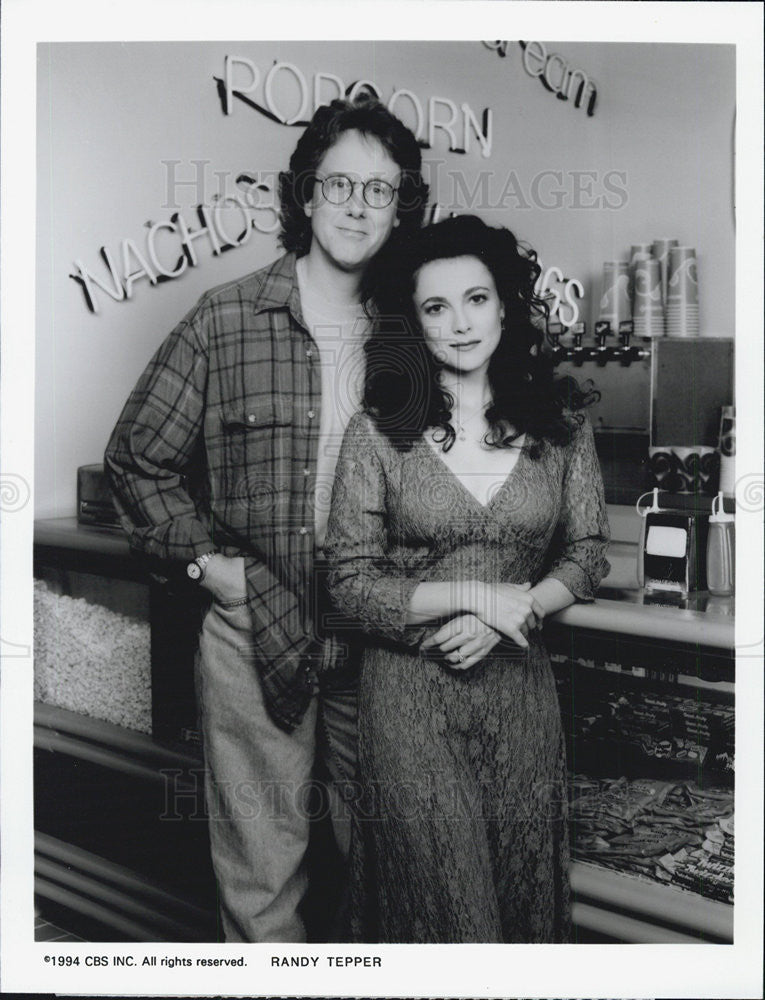 1994 Press Photo Harry Anderson &amp; Emma Samms star in &quot;Dave&#39;s World&quot; - Historic Images