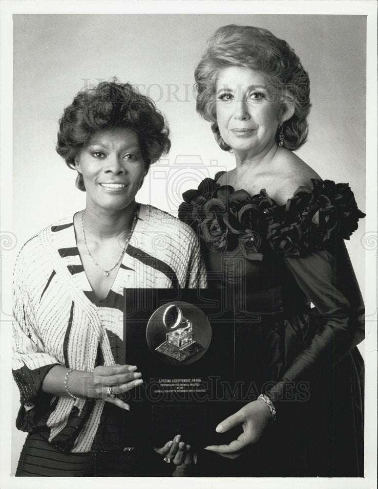 1987 Press Photo Beverly Sills, Dionne Warwick Host Grammy Lifetime Award Show - Historic Images