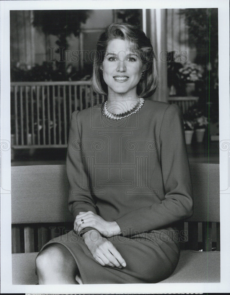 1990 Press Photo of Paula Zahn, Americant News Anchor of CBS. - Historic Images