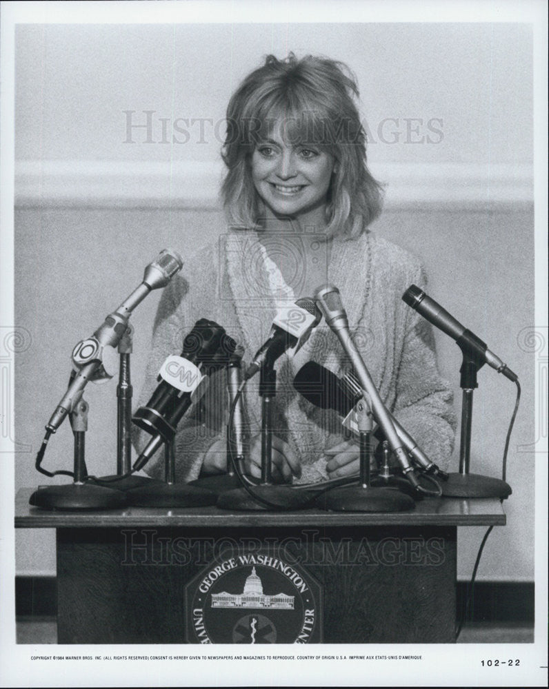 1984 Press Photo woman movie actress press conference - Historic Images