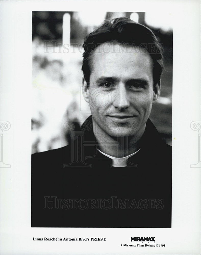 1995 Press Photo Priest Linus Roache - Historic Images