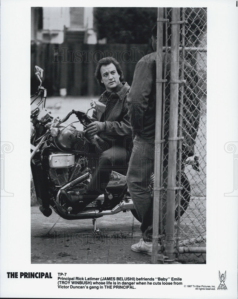 1987 Press Photo James Belushi &amp; Troy Winbush in &quot;The Principal&quot; - Historic Images