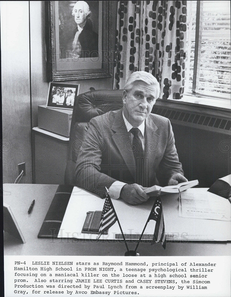 1980 Press Photo Actor Leslie Nielsen Starring In Suspense Thriller &quot;Prom Night&quot; - Historic Images