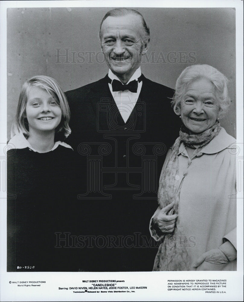 1977 Press Photo Jodie Foster, David Rivers & Helen Hayes in "Candleshoe" - Historic Images