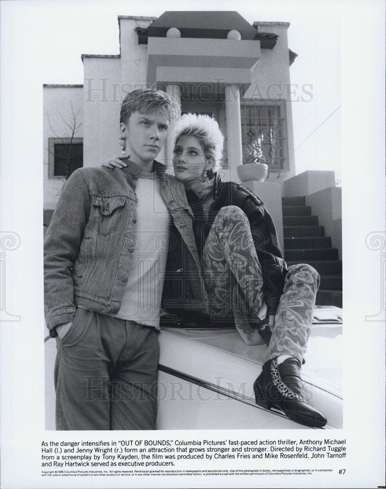 1986 Press Photo Anthony Michael Hall &amp; Jenny Wright in &quot;Out of Bounds&quot; - Historic Images