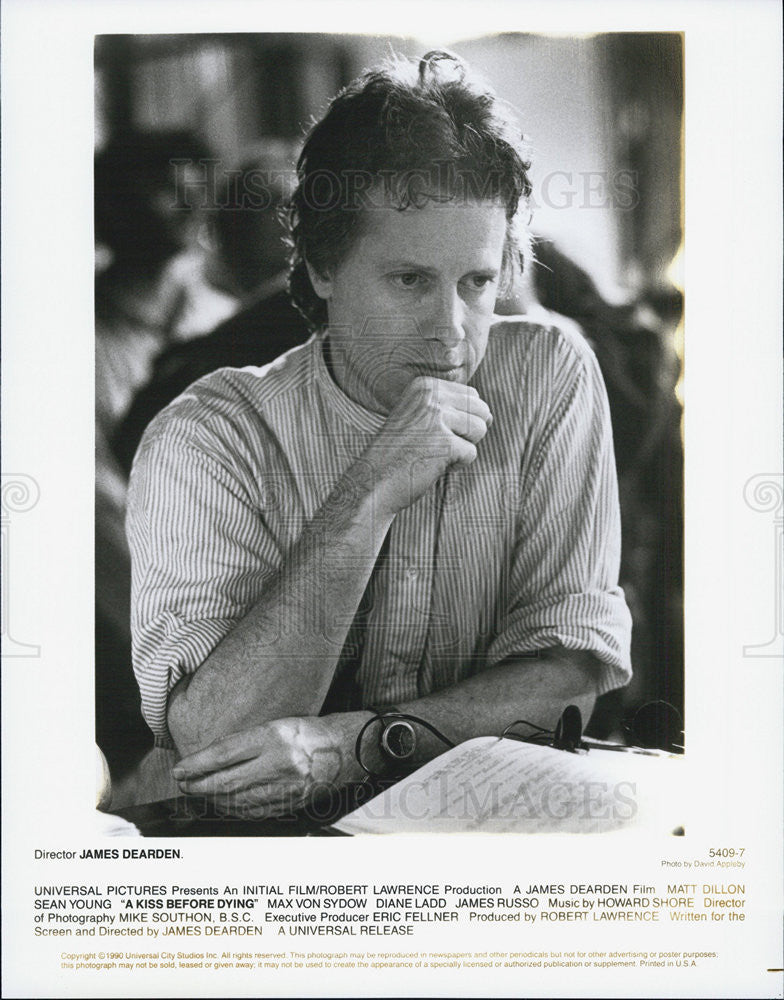 1990 Press Photo Director James Dearden on set &quot;A Kiss Before Dying&quot; - Historic Images