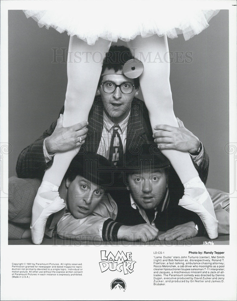 1992 Press Photo of John Turturro, Mel Smith &amp; Bob Nelson in film &quot;Brain Donors&quot; - Historic Images