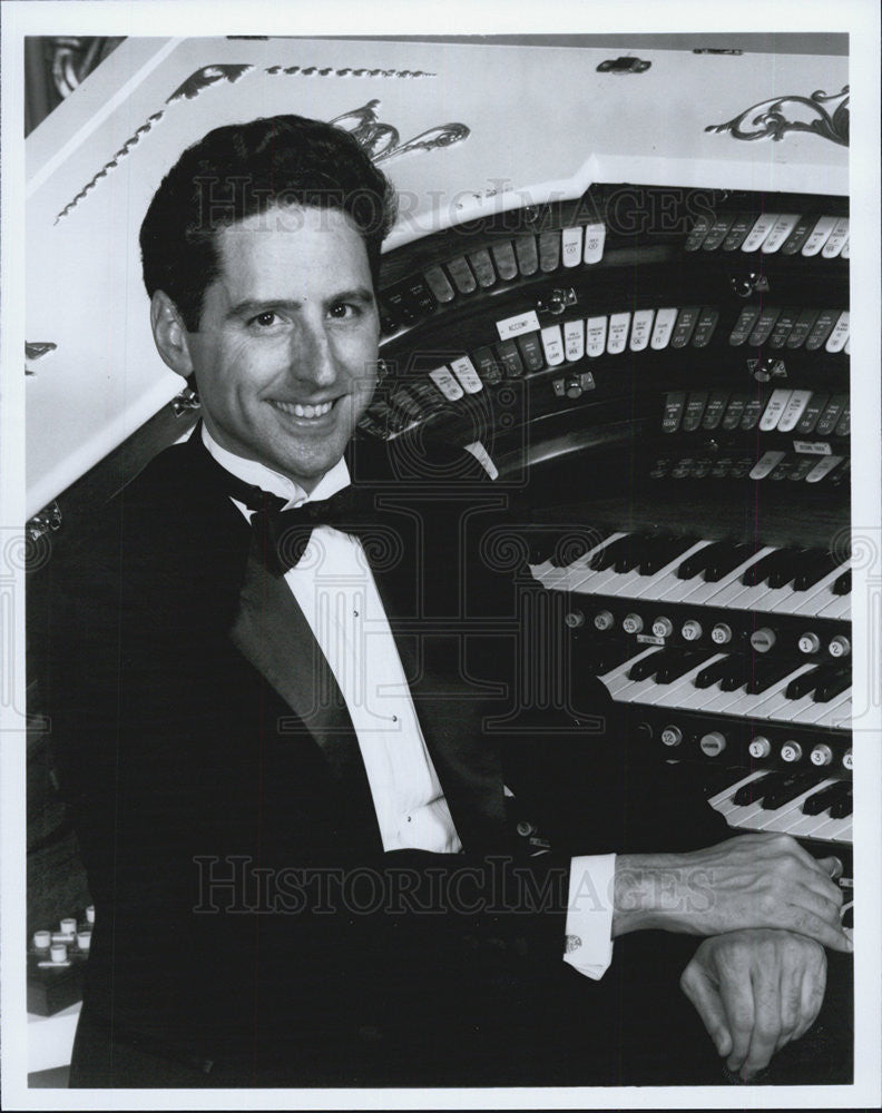 Press Photo  Man at an organ - Historic Images