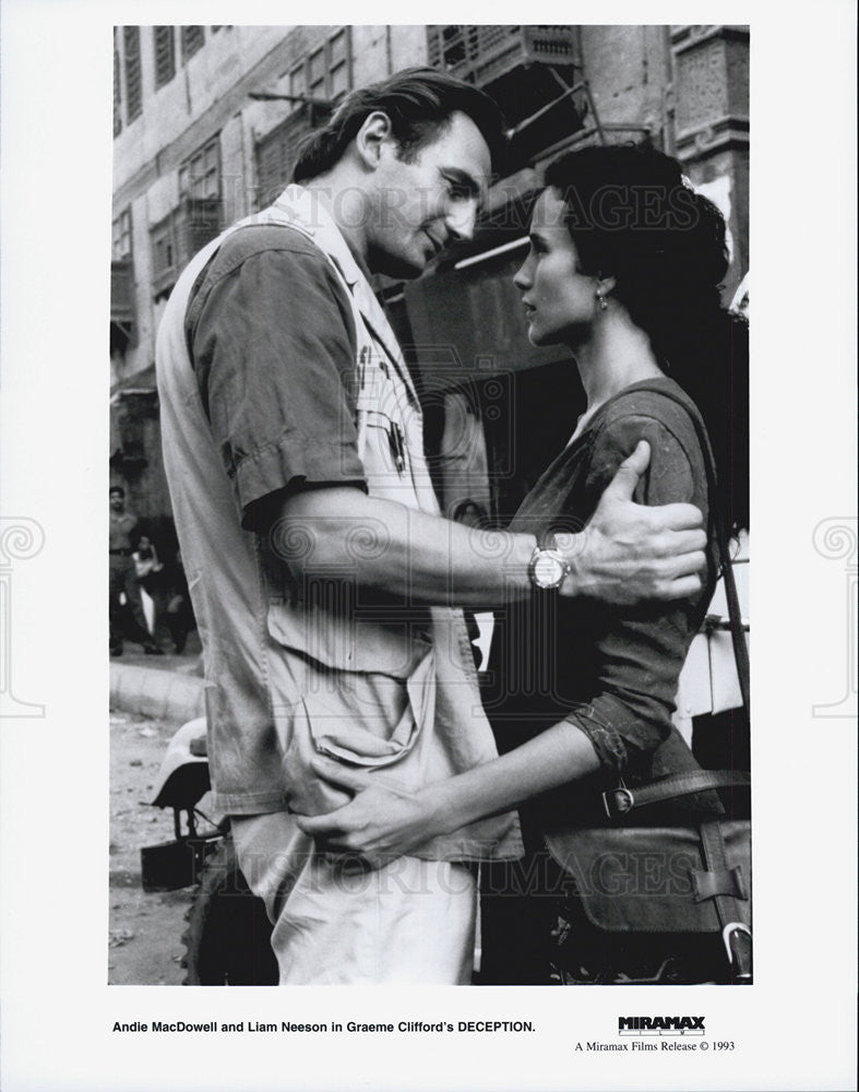 1993 Press Photo Andie MacDowell &amp; Liam Neeson in &quot;Deception&quot; - Historic Images