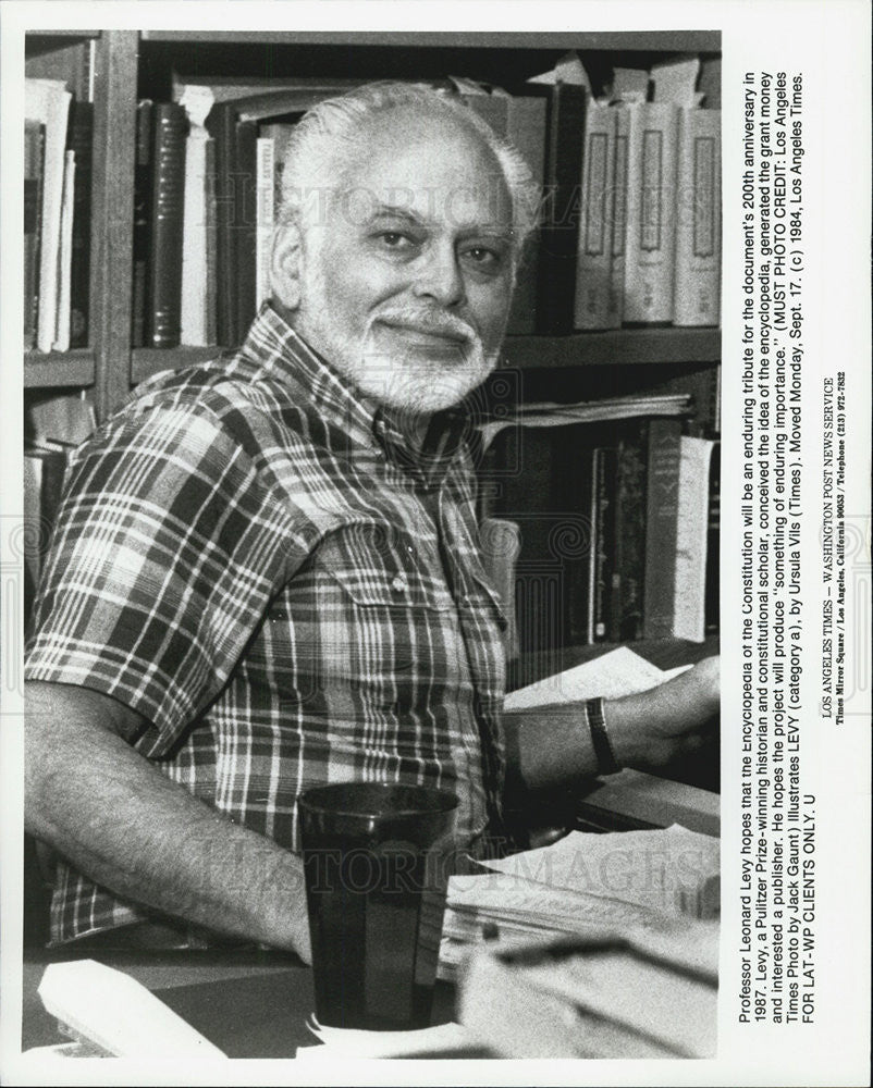 1964 Press Photo professor Leonard Levy - Historic Images