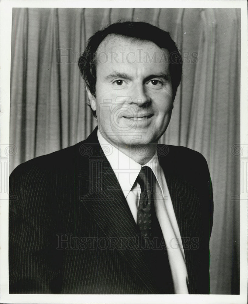 Press Photo Charles Osgood Radio And Television Commentator In The United States - Historic Images