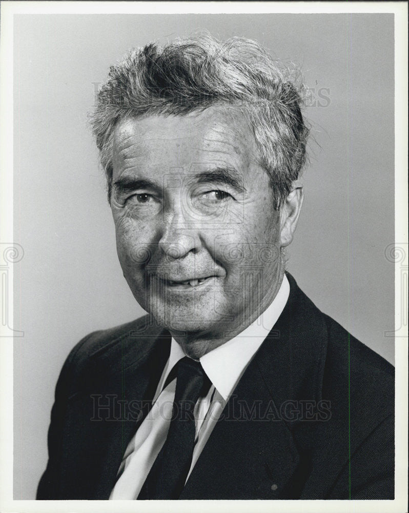 1984 Press Photo Author Dick Francis Publicity Photograph - Historic Images