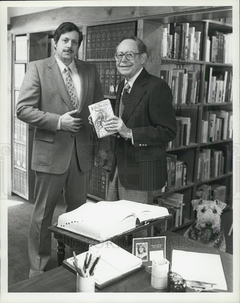 1982 Press Photo Author George Engel And His Father Lyle Engel At Book Creations - Historic Images