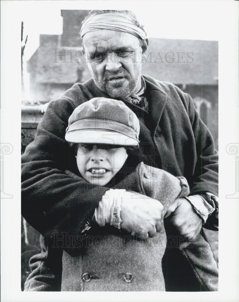 1989 Press Photo Disney Channel Great Expectations miniseries Anthony Hopkins - Historic Images