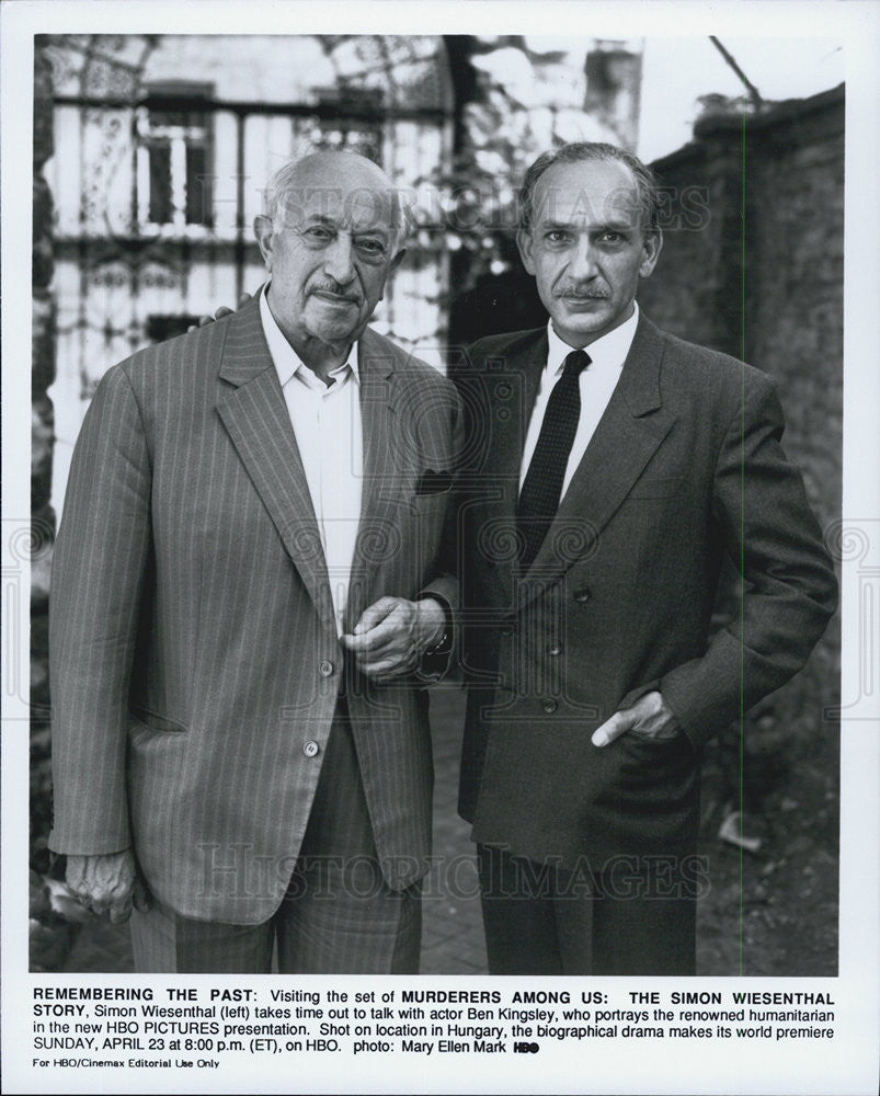 1989 Press Photo Simon Wiesenthal & Ben Kingsley on set "Murderers Among Us" - Historic Images