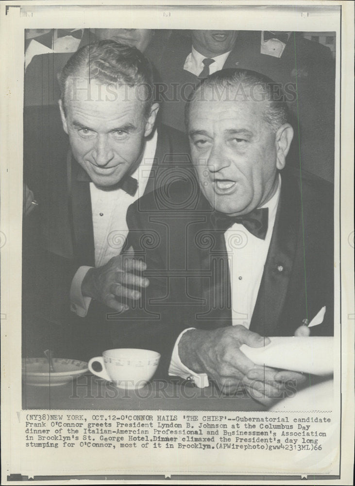 1966 Press Photo Frank O&#39;Connor Greets President Johnson At Columbus Day Dinner - Historic Images