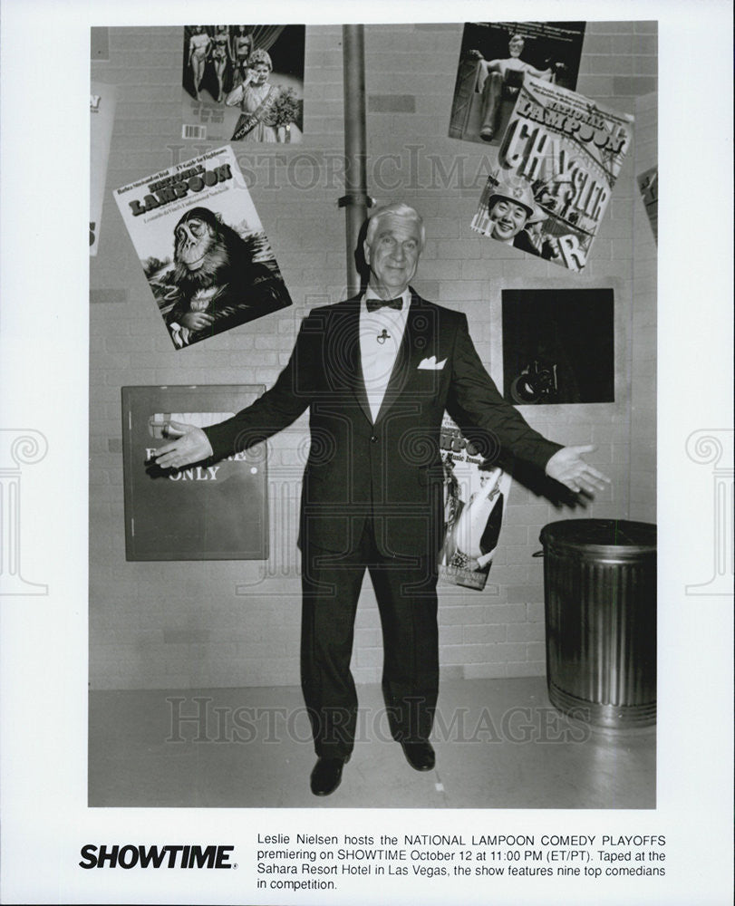 Press Photo Leslie Nielson Hosts National Lampoon Comedy Playoffs - Historic Images