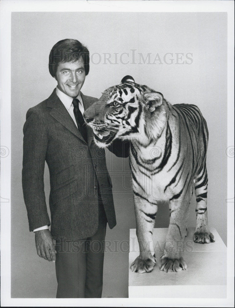 1980 Press Photo Jim Stafford hosts &quot;Those Amazing Animals&quot; - Historic Images