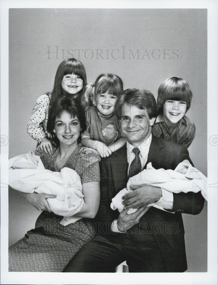 1983 Press Photo Peter Scolari and Louise Williams star in &quot;And Baby Makes Five&quot; - Historic Images