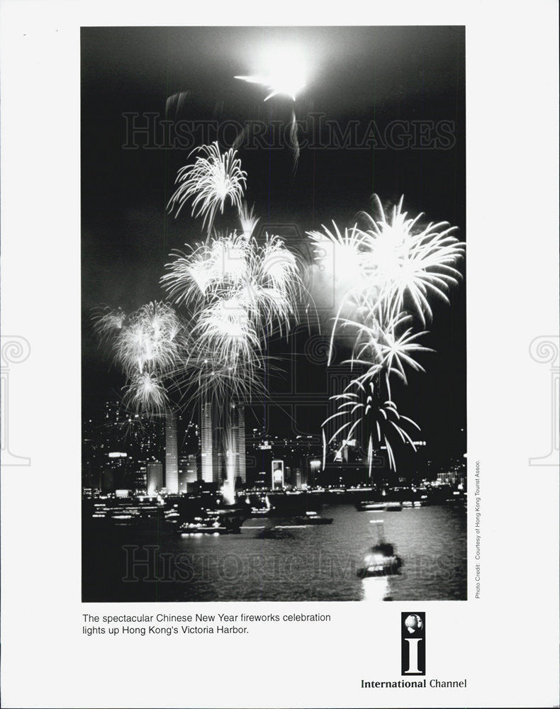 Press Photo Chinese New Year Fireworks Hong Kong Victoria Harbor - Historic Images