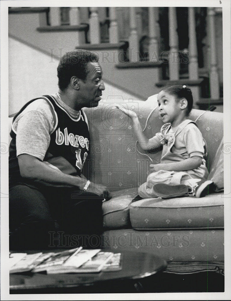 1990 Press Photo Bill Cosby, Raven-Symone in &quot;The Cosby Show&quot; - Historic Images