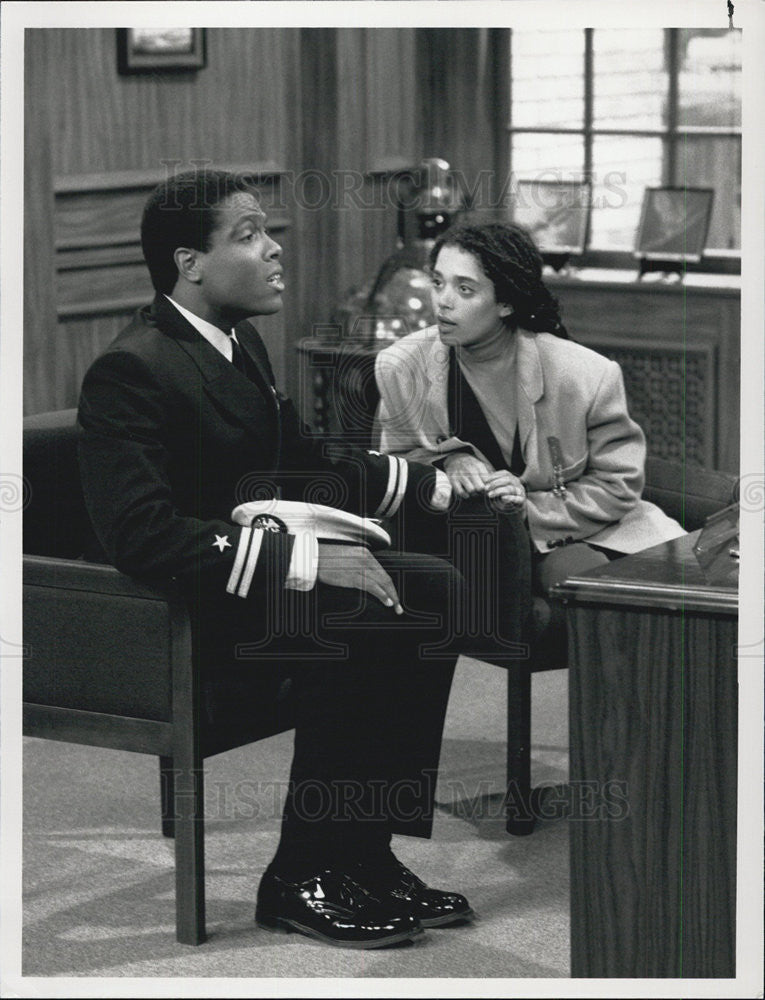 1989 Press Photo Joseph C Phillips & Lisa Bonet on "The Cosby Show" - Historic Images