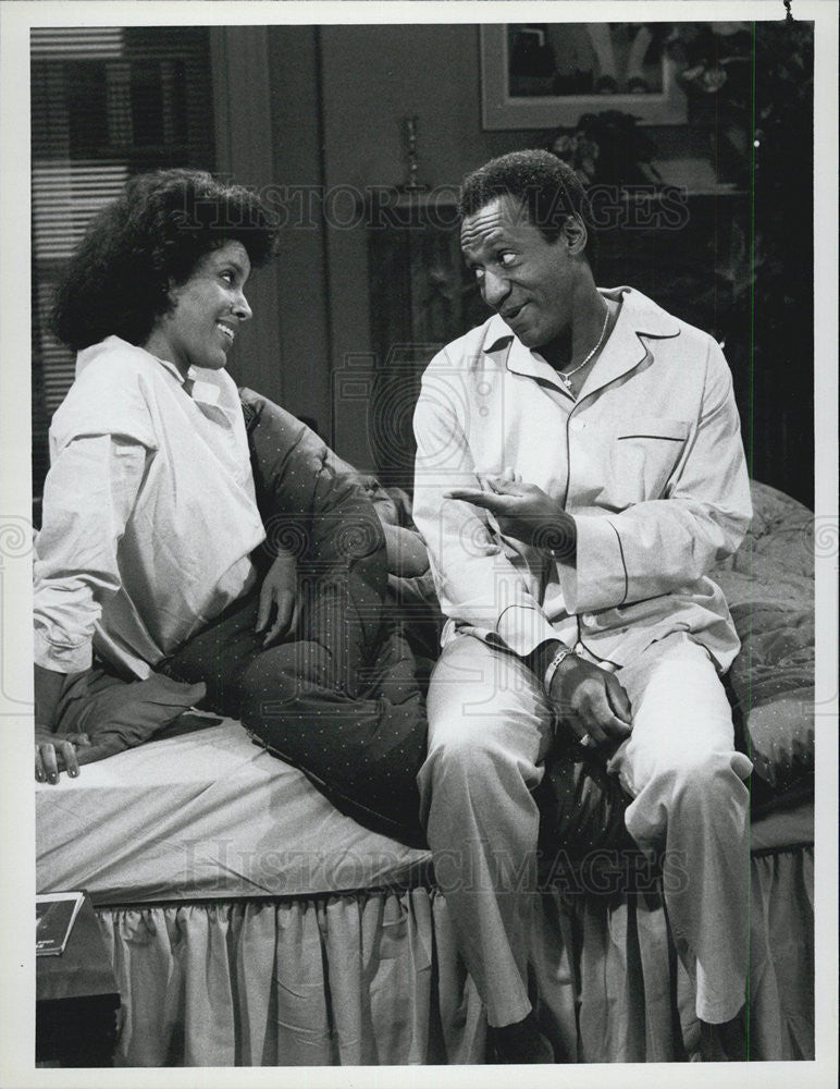 1985 Press Photo Bill Cosby & Phylicia Rashad on "The Cosby Show" - Historic Images