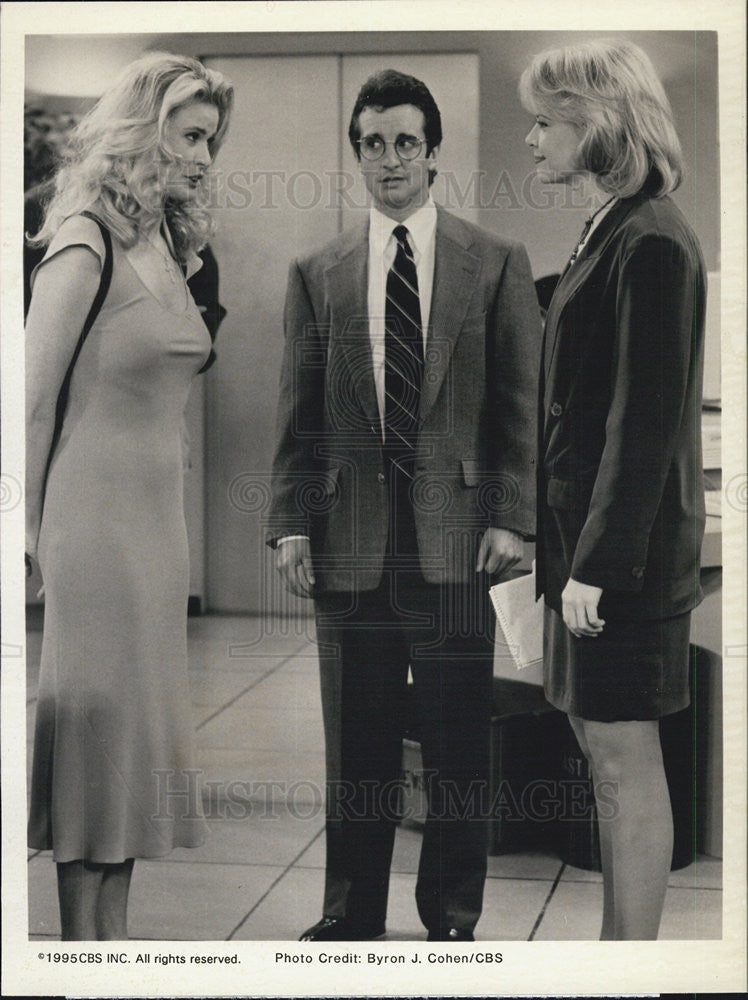 1995 Press Photo Grant Shaud, Vendela, Faith Ford in "Murphy Brown" - Historic Images