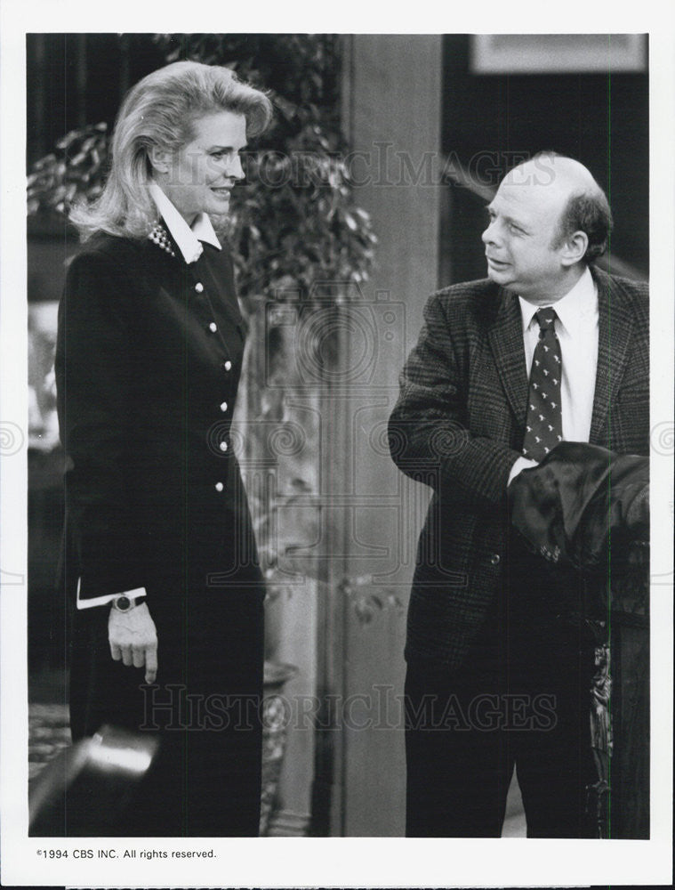 1994 Press Photo Candice Bergen,Wallace Shawn on "Murphy Brown" - Historic Images