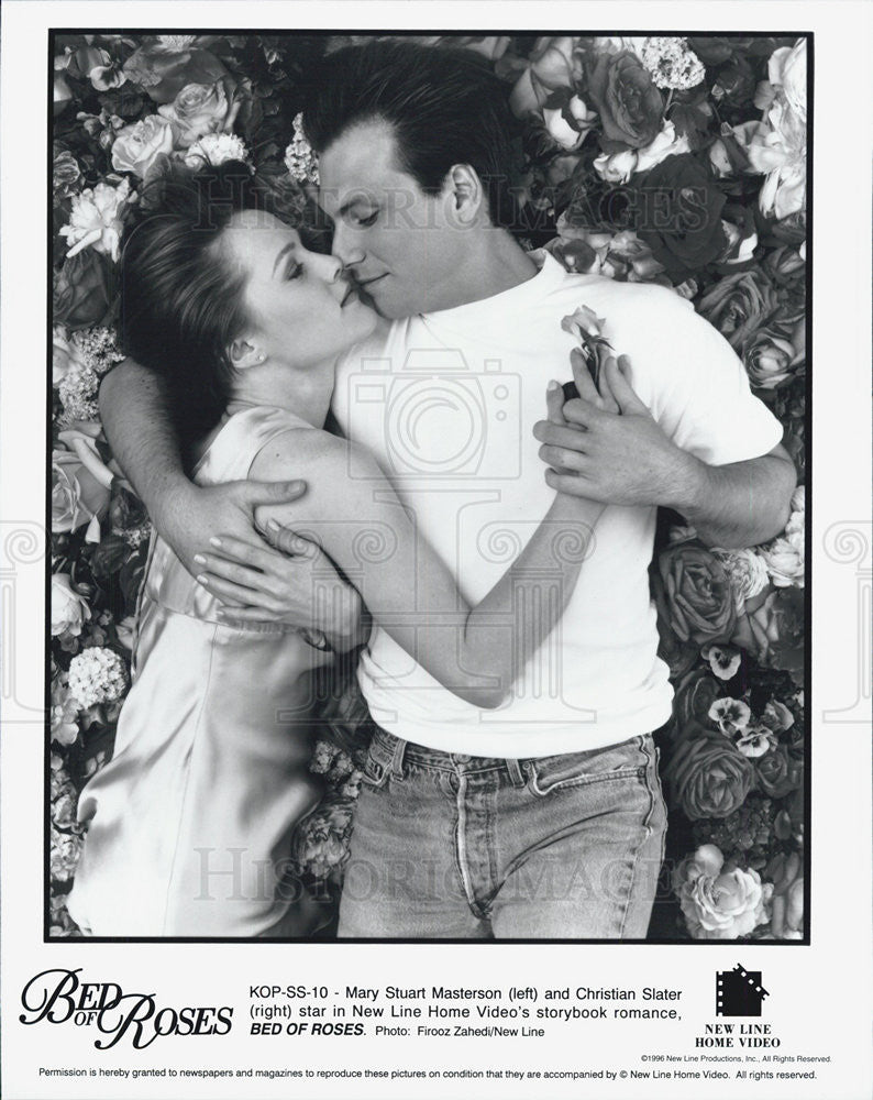 1996 Press Photo Mary Stuart Masterson Christian Slater Bed Roses - Historic Images