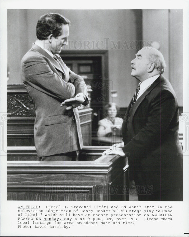 1983 Press Photo Ed Asner &amp; Daniel J Travanti in &quot;A Case of Libel&quot; - Historic Images