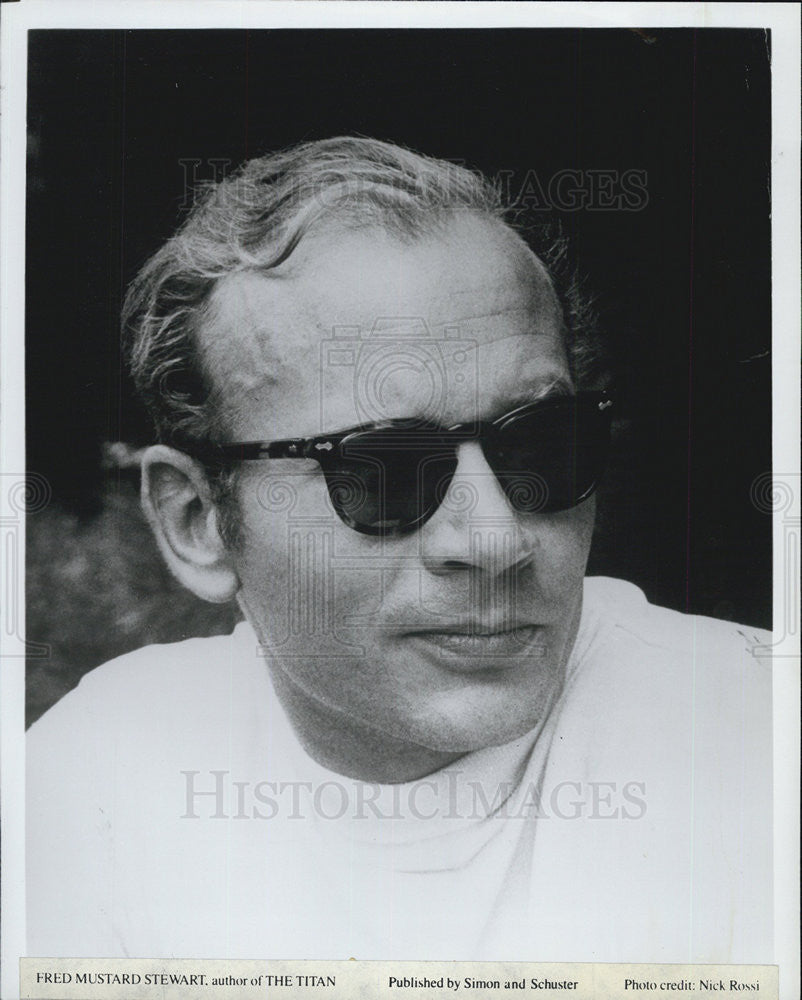 1985 Press Photo Fred Mustard Stewart, Author of &quot;The Titan&quot; - Historic Images