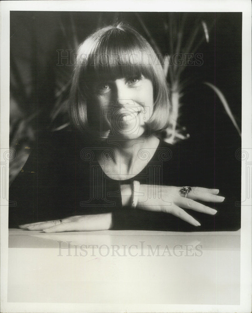 Press Photo Author Judith Wax "Starting In The Middle" - Historic Images