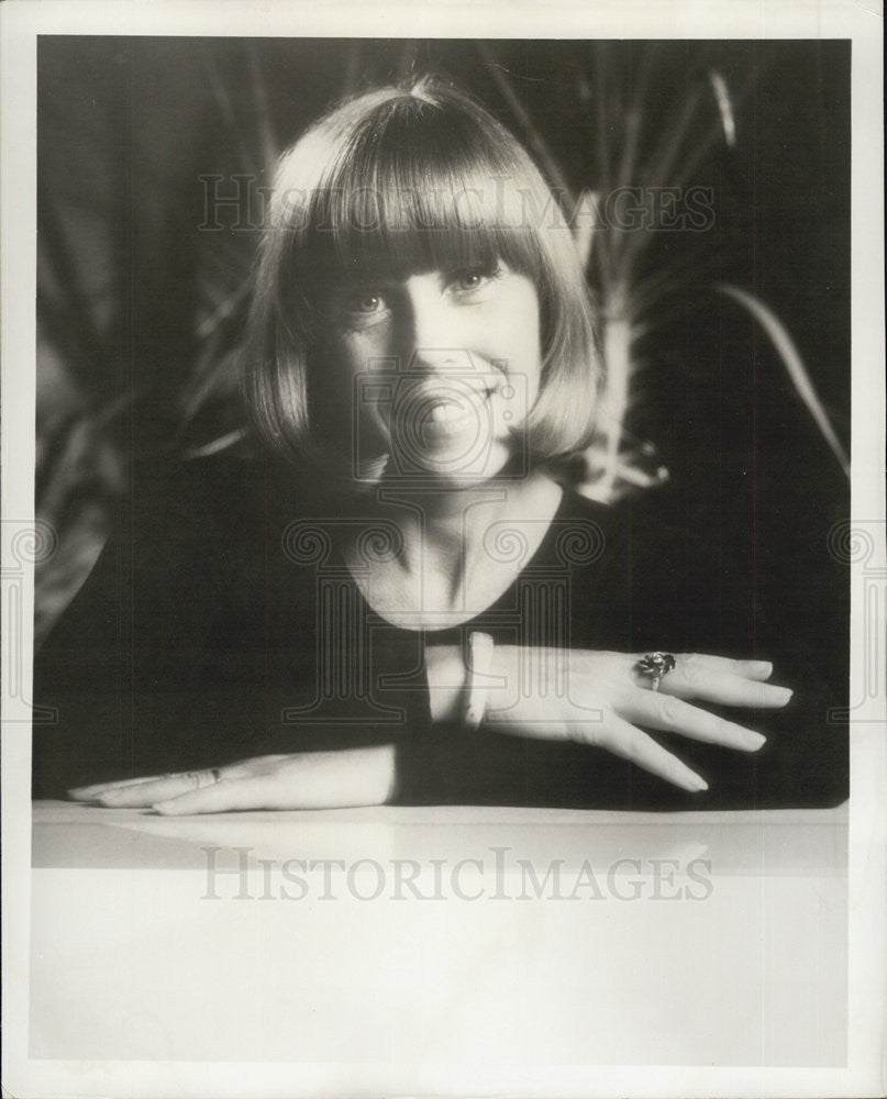 Press Photo Author Judith Wax "Starting In The Middle" - Historic Images