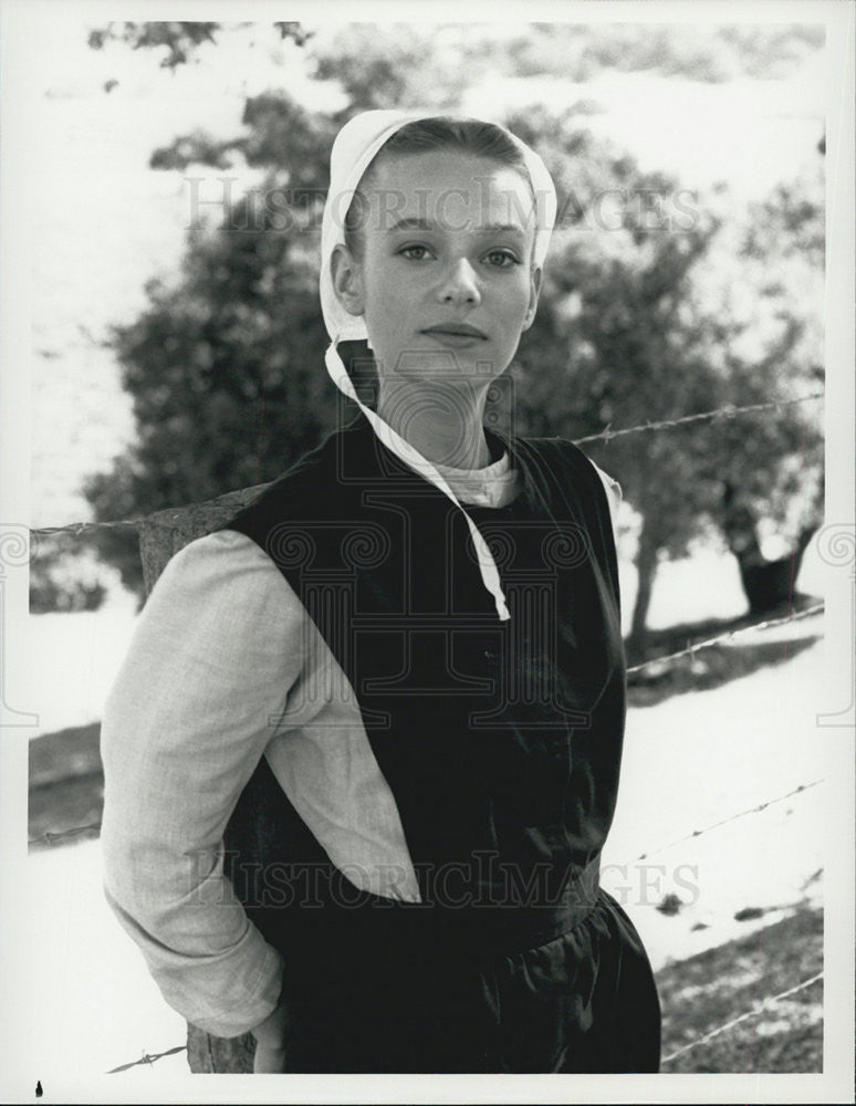 1988 Press Photo Actress Samantha Mathis NBC Drama &quot;Aaron&#39;s Way&quot; - Historic Images