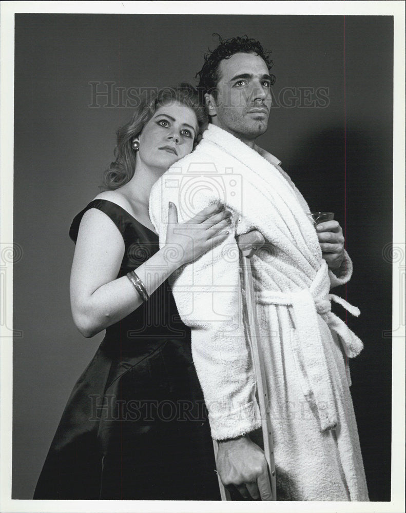 Press Photo Tami Evans Thorston Kaye Cat On Hot Tin Roof - Historic Images