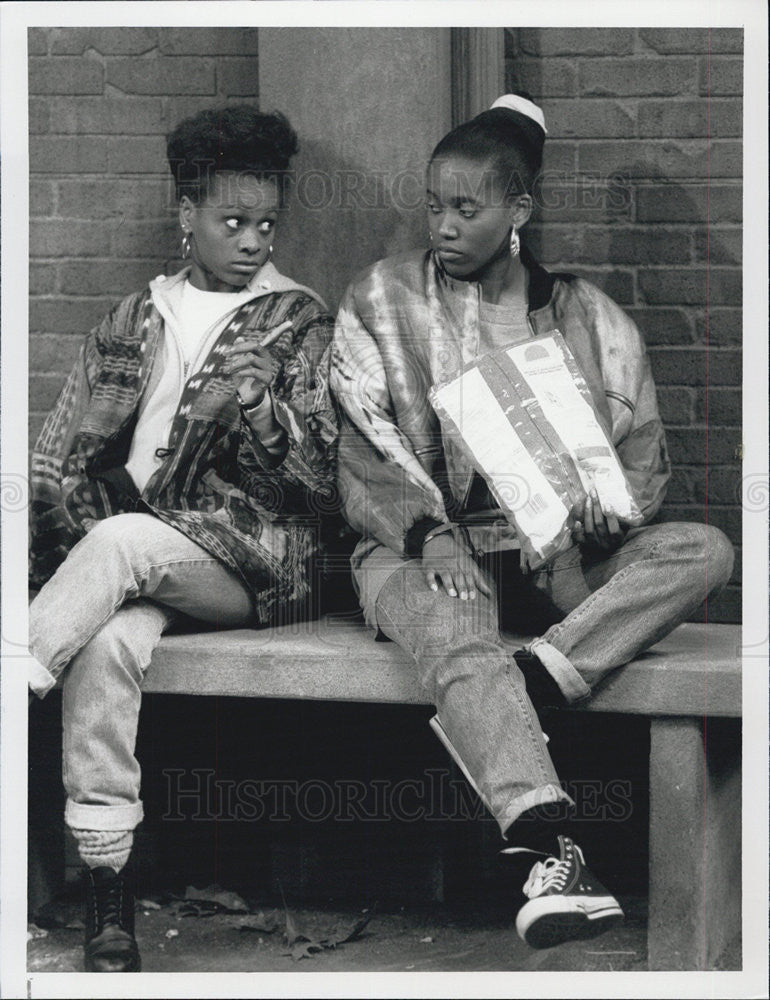1990 Press Photo The Cosby Show Erika Alexander Karen Malina White - Historic Images