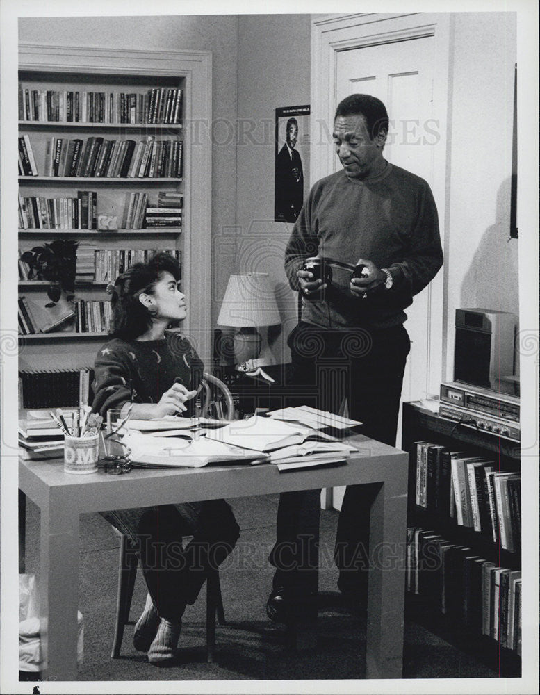 1985 Press Photo Lisa Bonet &amp; Bill Cosby in &quot;The Cosby Show&quot; - Historic Images